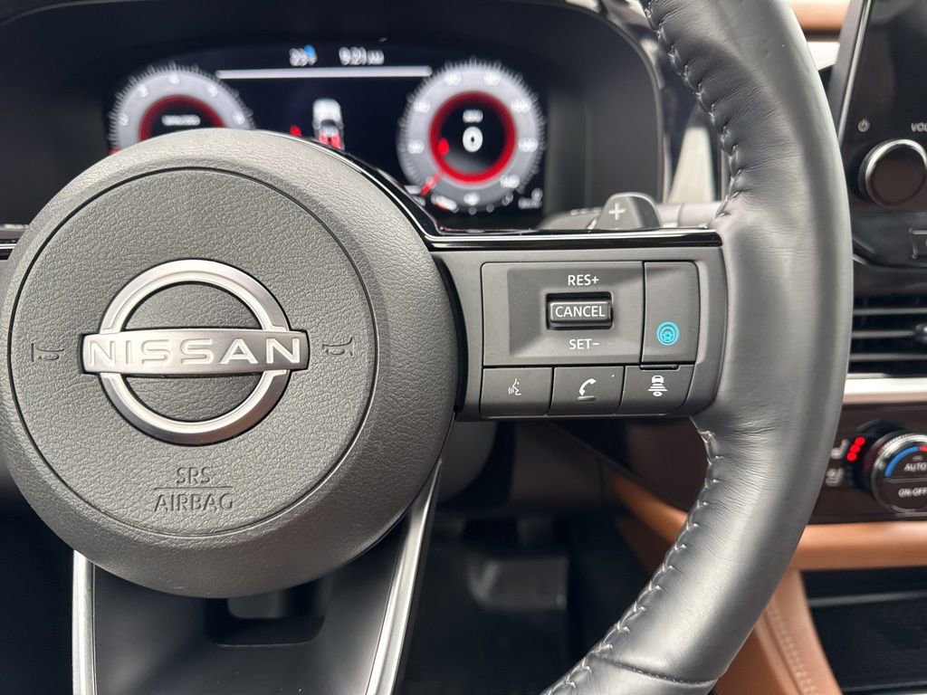 Used 2024 Nissan Pathfinder Platinum image 18