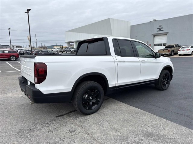 Used 2025 Honda Ridgeline Black Edition image 4