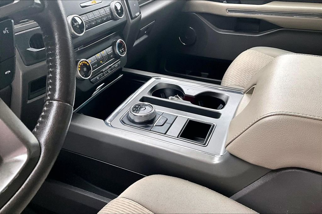 Used 2018 Ford Expedition XLT image 17