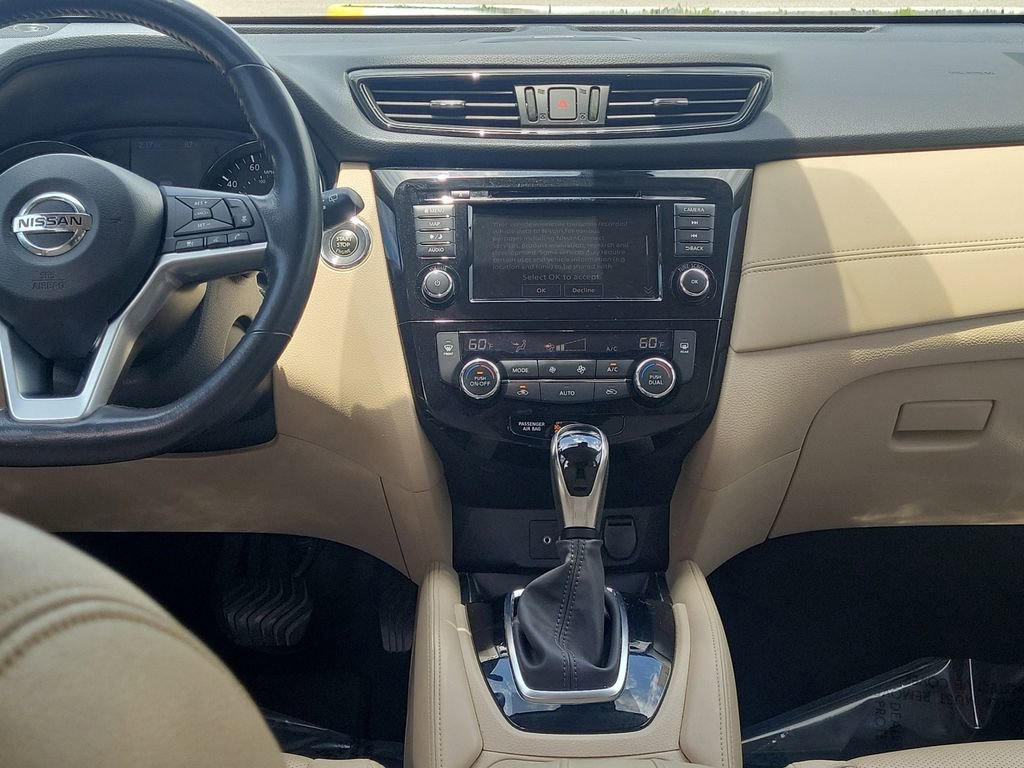 Used 2018 Nissan Rogue SL FWD image 16