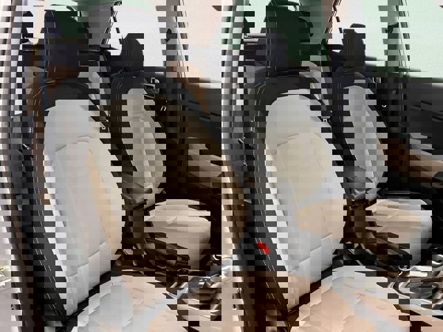 Used 2020 Hyundai Venue SEL FWD image 14