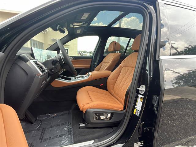New 2026 BMW X5 xDrive50e w/ Climate Comfort Package AWD/4WD image 17