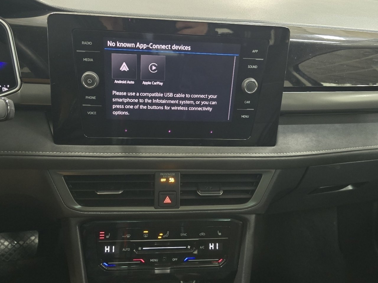 Used 2025 Volkswagen Taos SE image 27