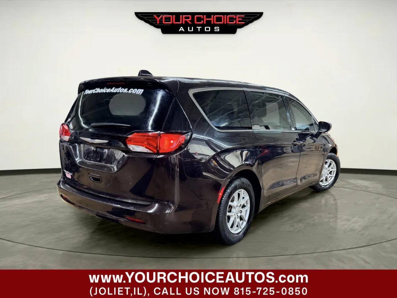 Used 2017 Chrysler Pacifica Touring FWD image 7
