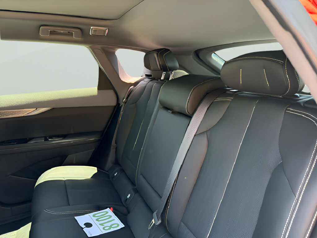 Certified 2025 Cadillac Optiq Sport 2 w/ LPO, Floor Liner Package AWD/4WD image 42