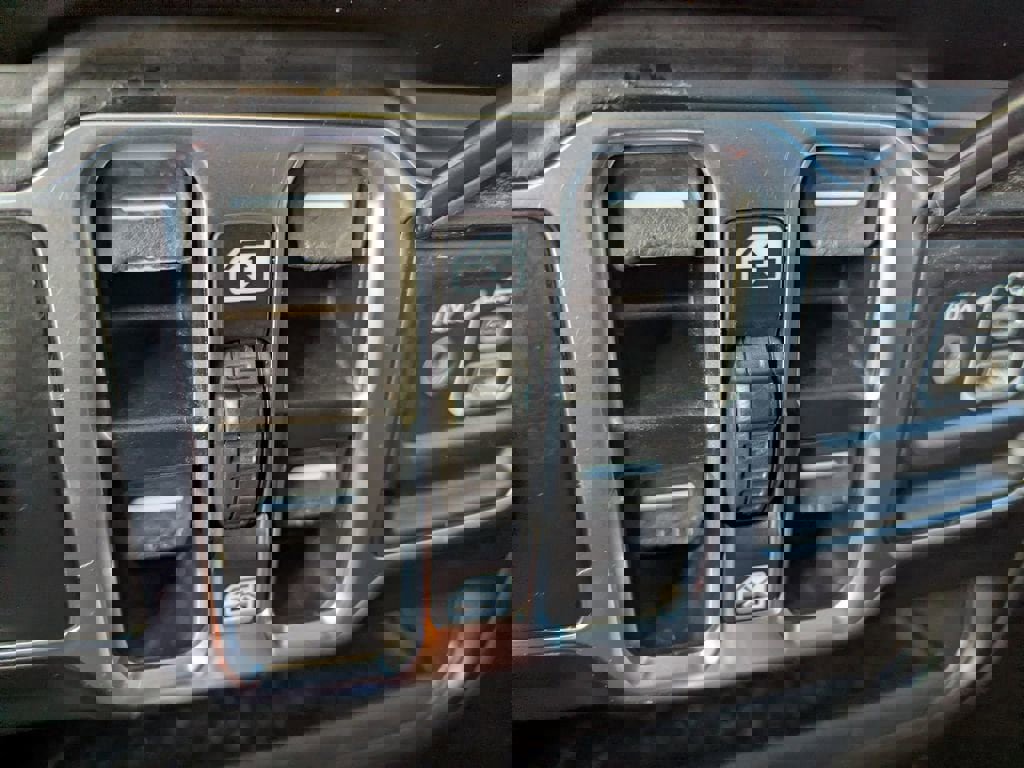 Used 2020 Jeep Gladiator Overland image 21