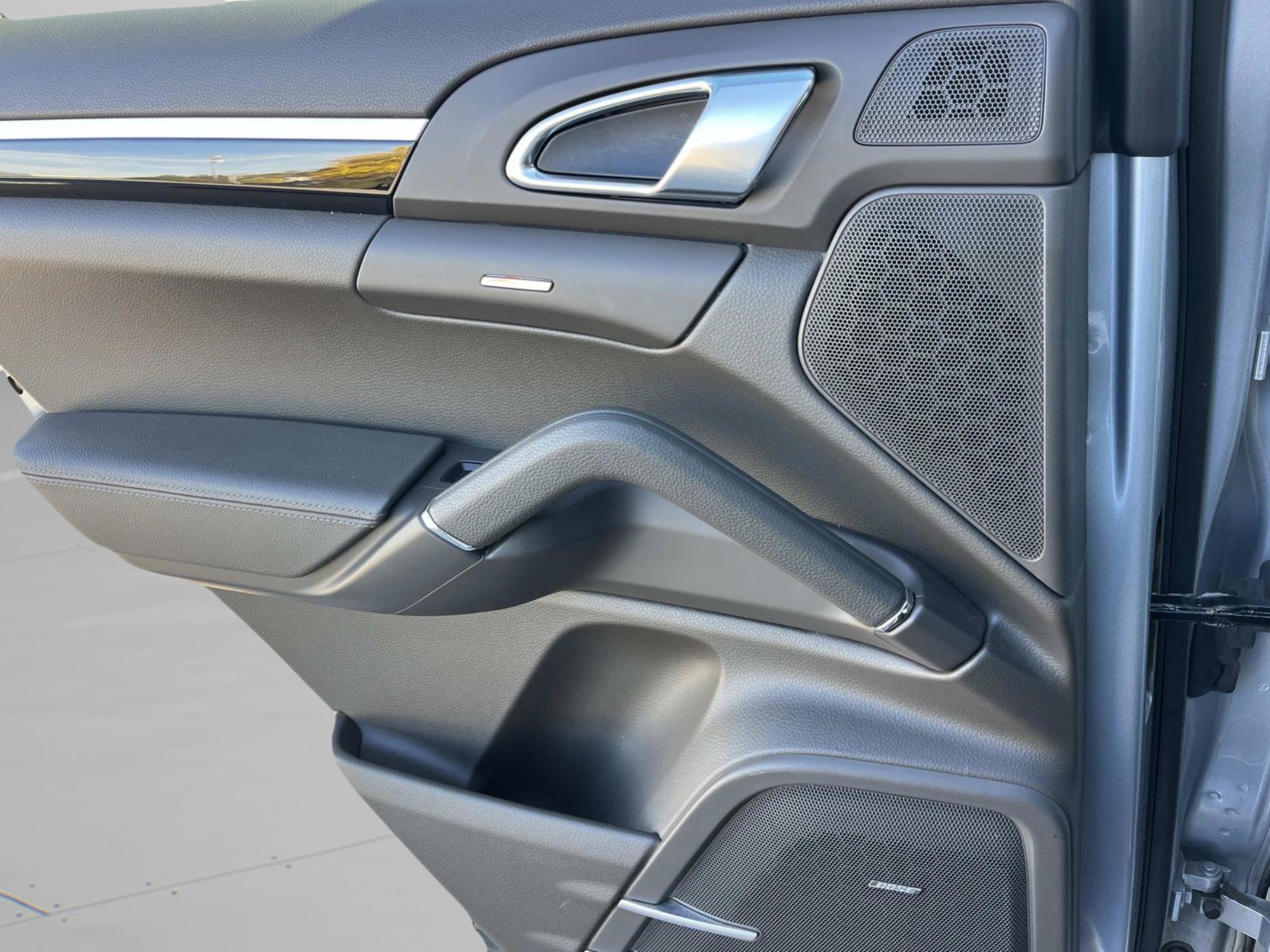 Used 2017 Porsche Cayenne Platinum Edition image 32