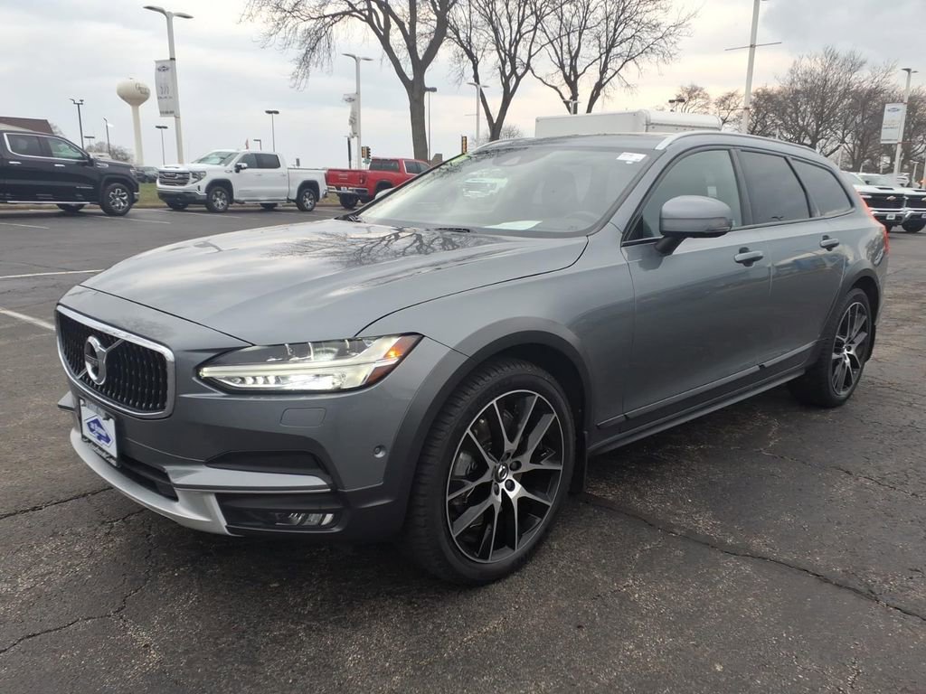 Used 2018 Volvo V90 T6 Cross Country w/ Convenience Package image 3