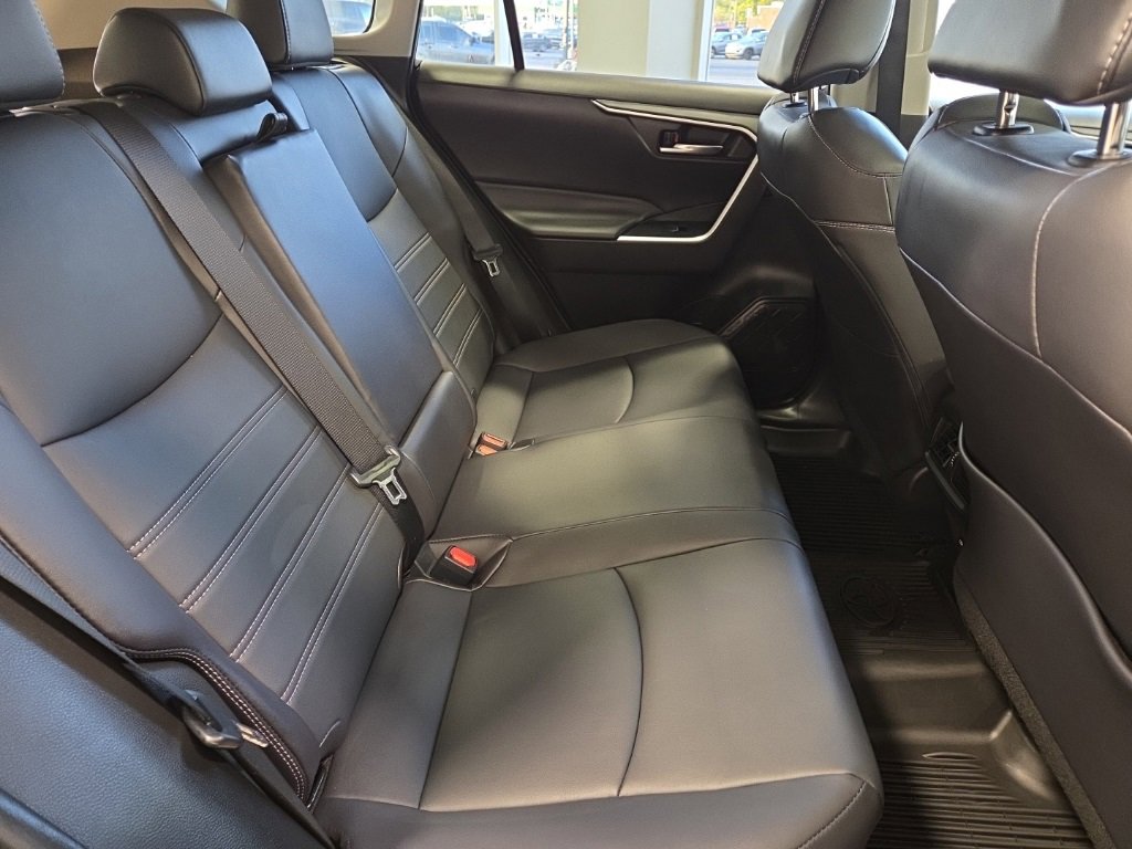 Used 2022 Toyota RAV4 XLE Premium image 16