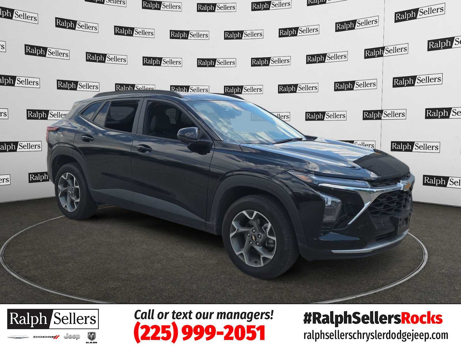 Used 2025 Chevrolet Trax LT w/ LT Convenience Package FWD image 1