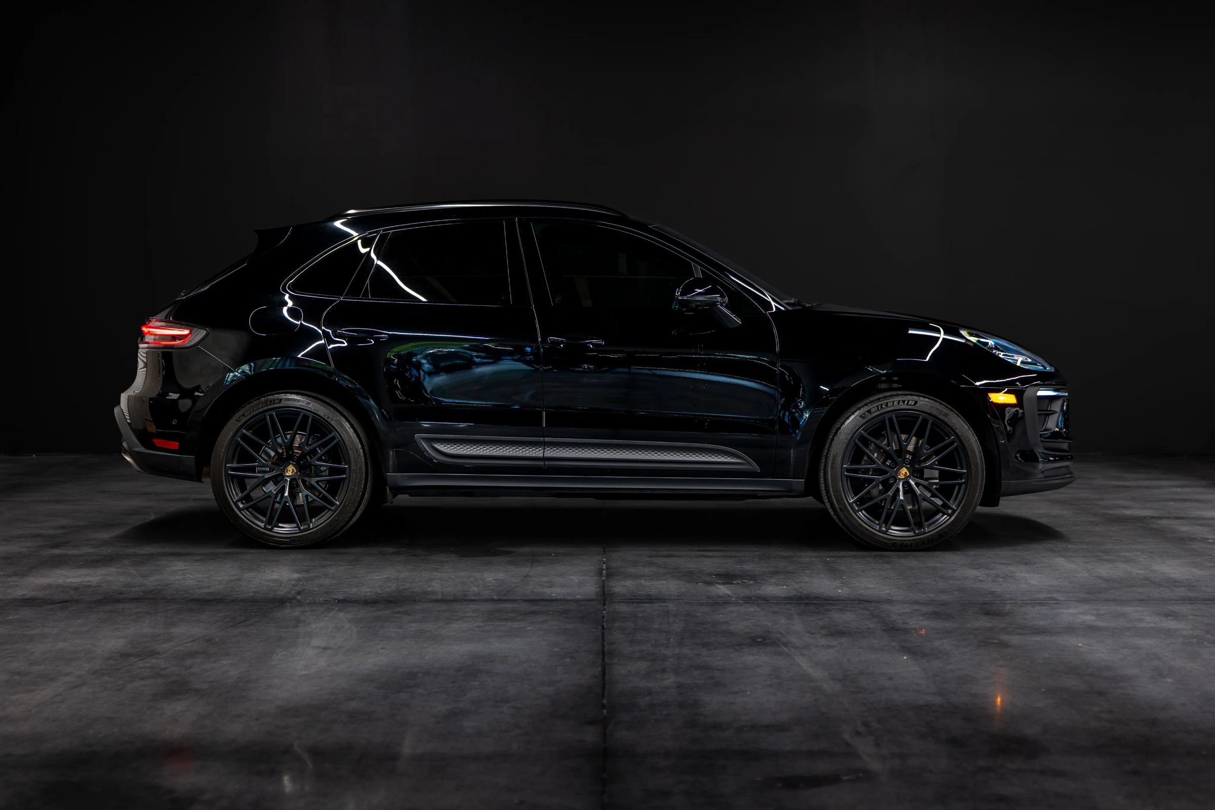 Used 2024 Porsche Macan AWD/4WD image 4