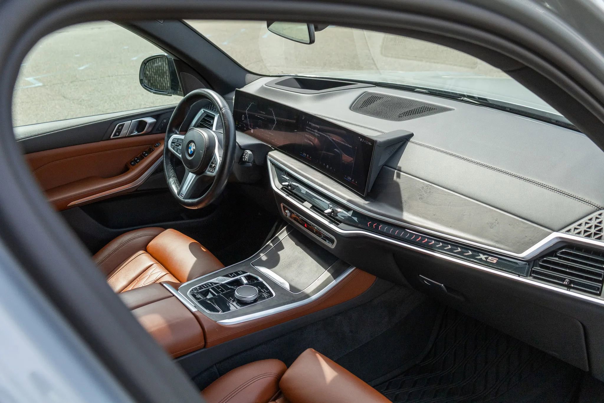 Used 2024 BMW X5 xDrive40i w/ M Sport Package image 61