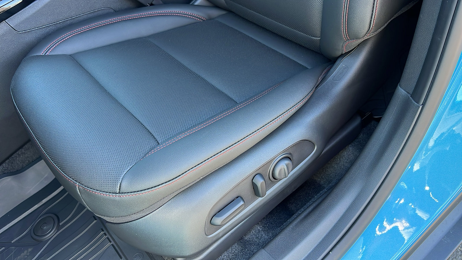 New 2026 Chevrolet Trax RS w/ Sunroof Package image 17