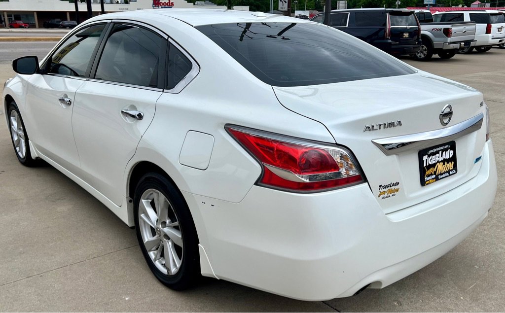 Used 2014 Nissan Altima 2.5 SV w/ Convenience Package FWD image 5