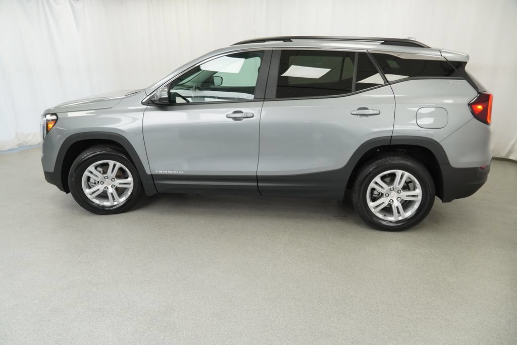 Used 2024 GMC Terrain SLE w/ Driver Convenience Package AWD/4WD image 39