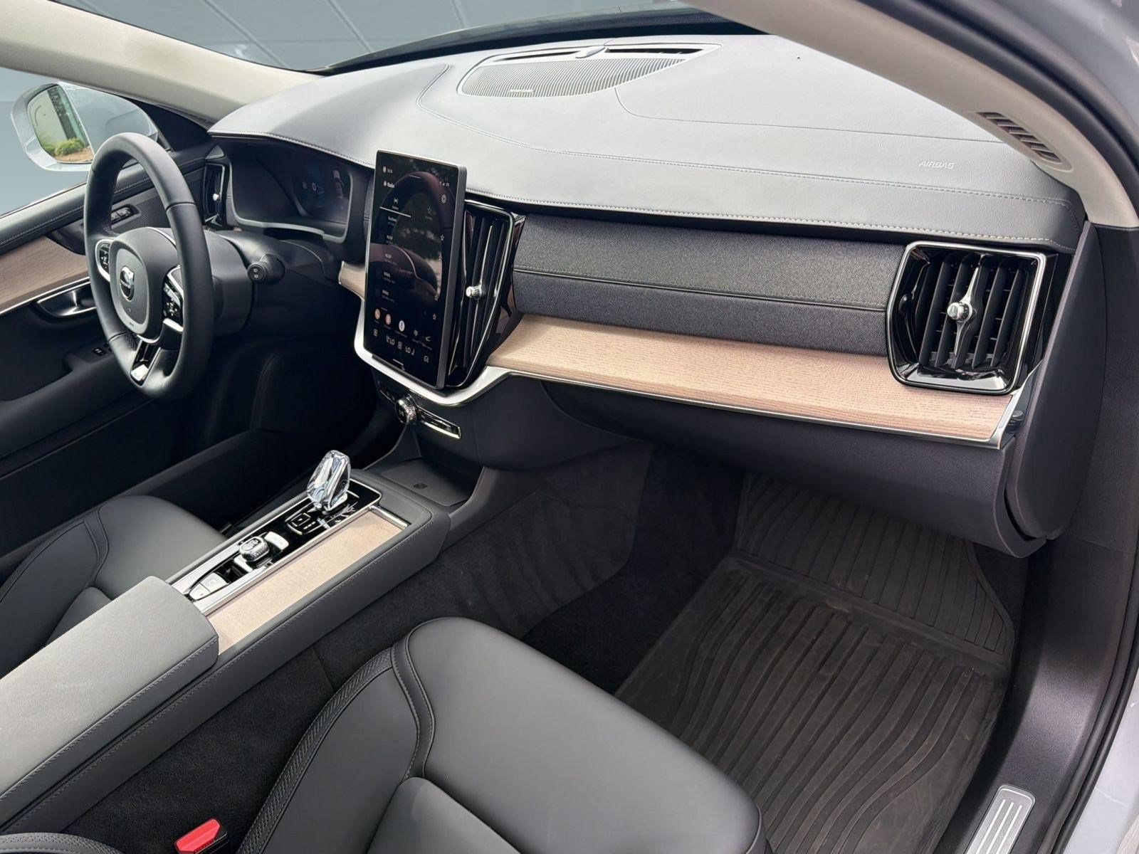 Certified 2025 Volvo XC90 B5 Plus AWD/4WD image 31