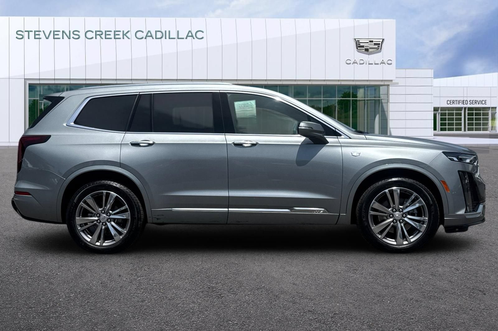 Certified 2025 Cadillac XT6 Premium Luxury FWD image 2