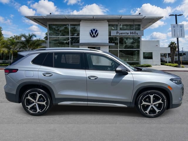 New 2026 Volkswagen Tiguan SE FWD image 3