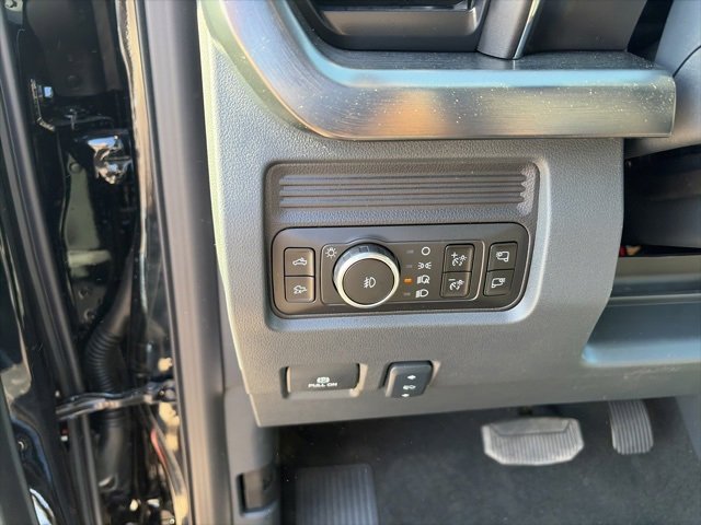 New 2026 Ford F250 Lariat w/ Chrome Package image 19