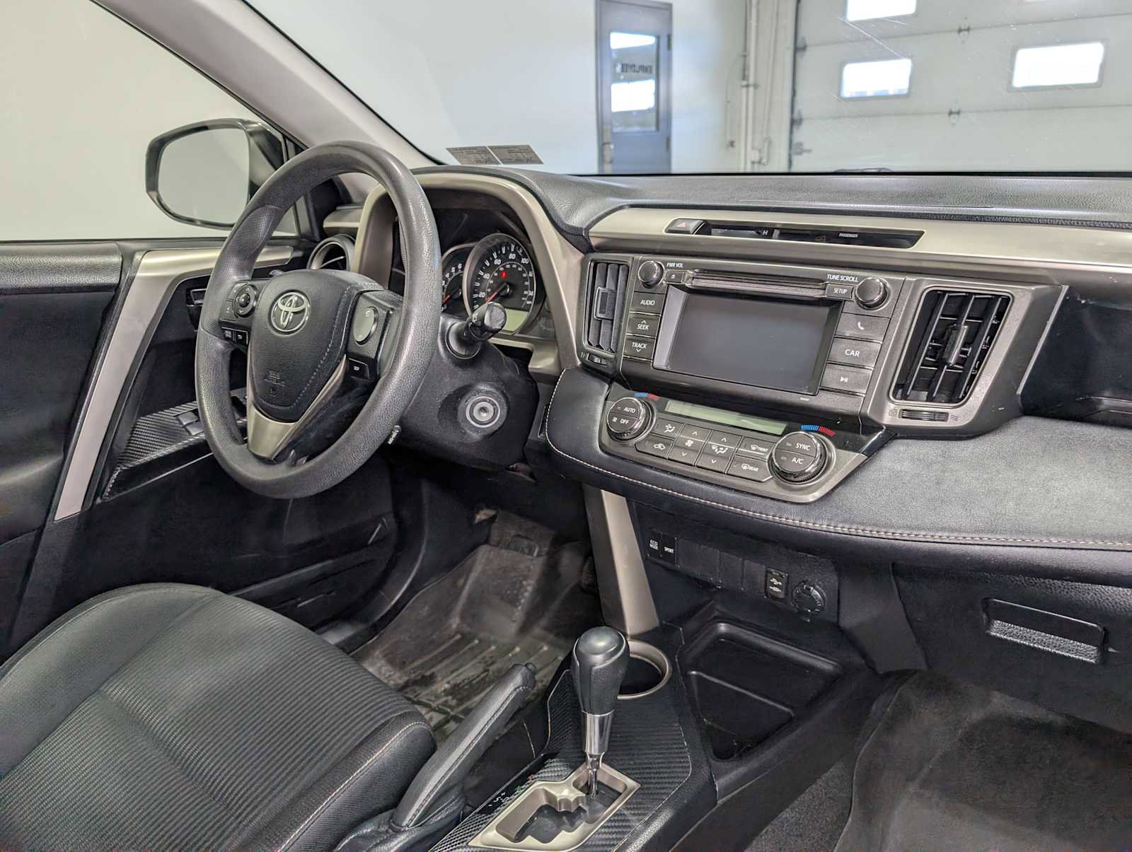 Used 2013 Toyota RAV4 XLE image 42