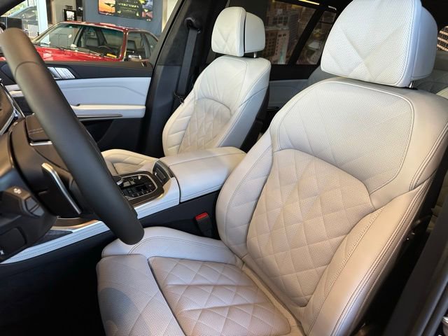 New 2026 BMW X7 xDrive40i image 3