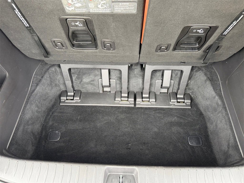 Used 2025 Kia Carnival SX w/ SX Dark Edition Package image 17