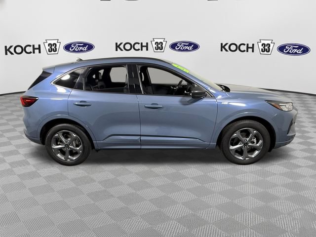 Used 2023 Ford Escape ST-Line w/ Tech Pack #1 AWD/4WD image 9