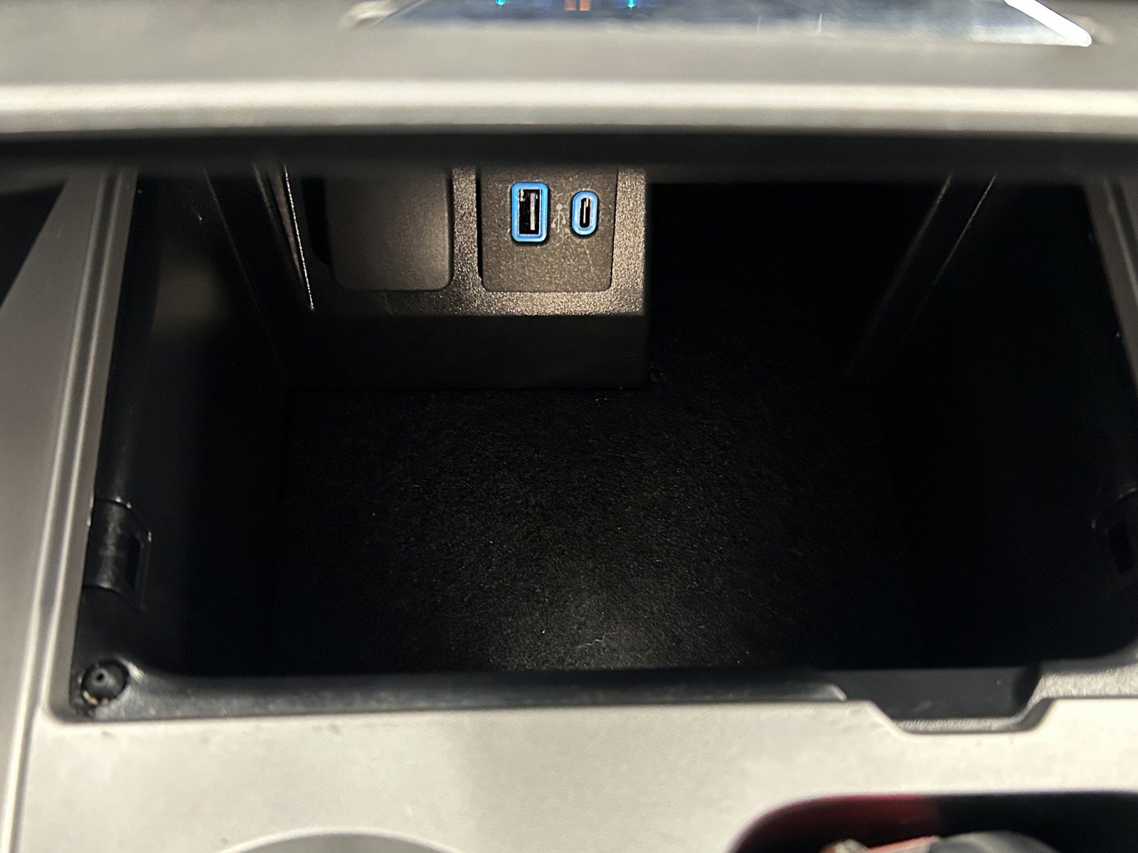 Used 2022 Ford Explorer XLT w/ Equipment Group 202A image 32