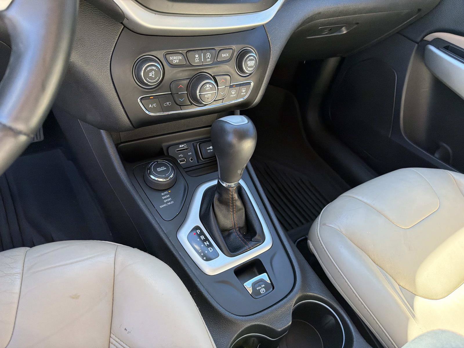 Used 2017 Jeep Cherokee Limited AWD/4WD image 30