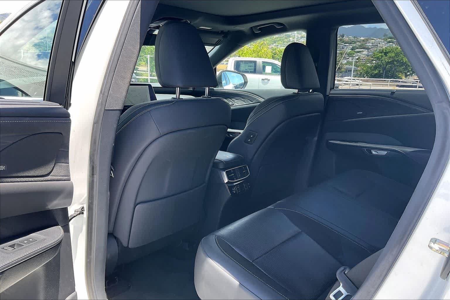 Used 2024 Lexus RX 450h AWD w/ Luxury Package image 12