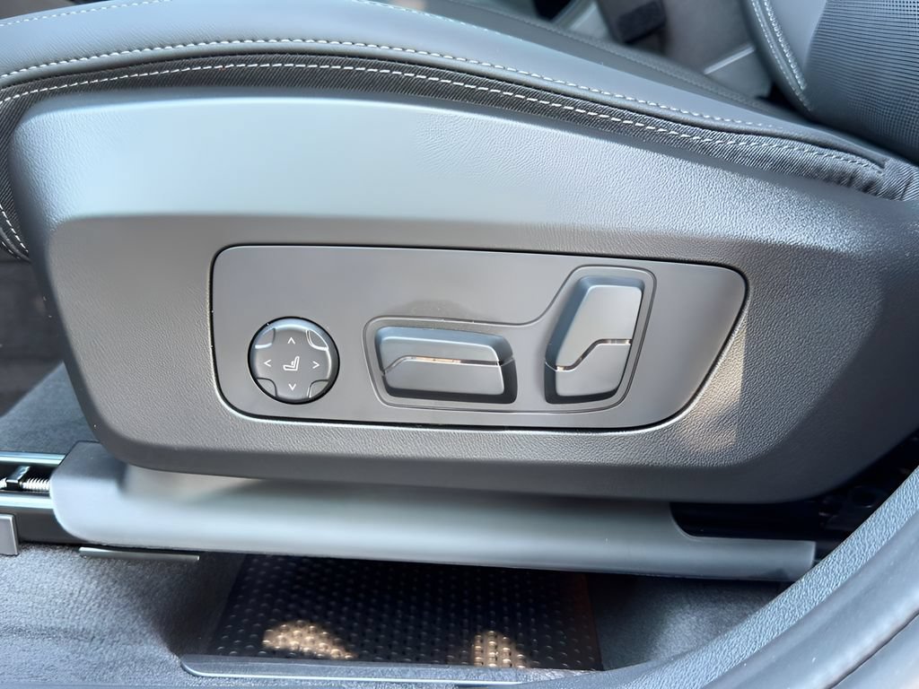 New 2026 BMW X1 xDrive28i w/ Technology Package AWD/4WD image 11