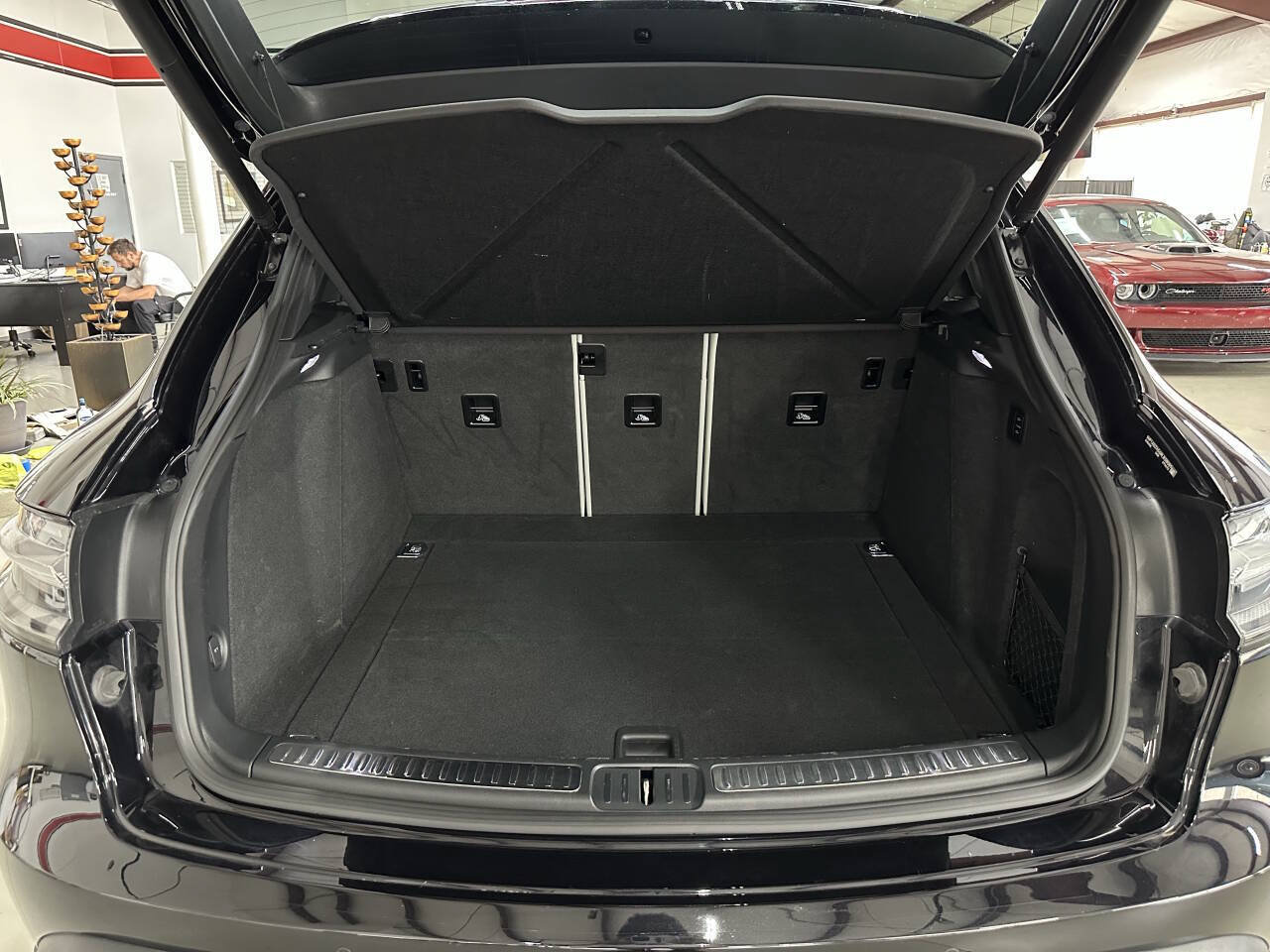 Used 2024 Porsche Macan S AWD/4WD image 8