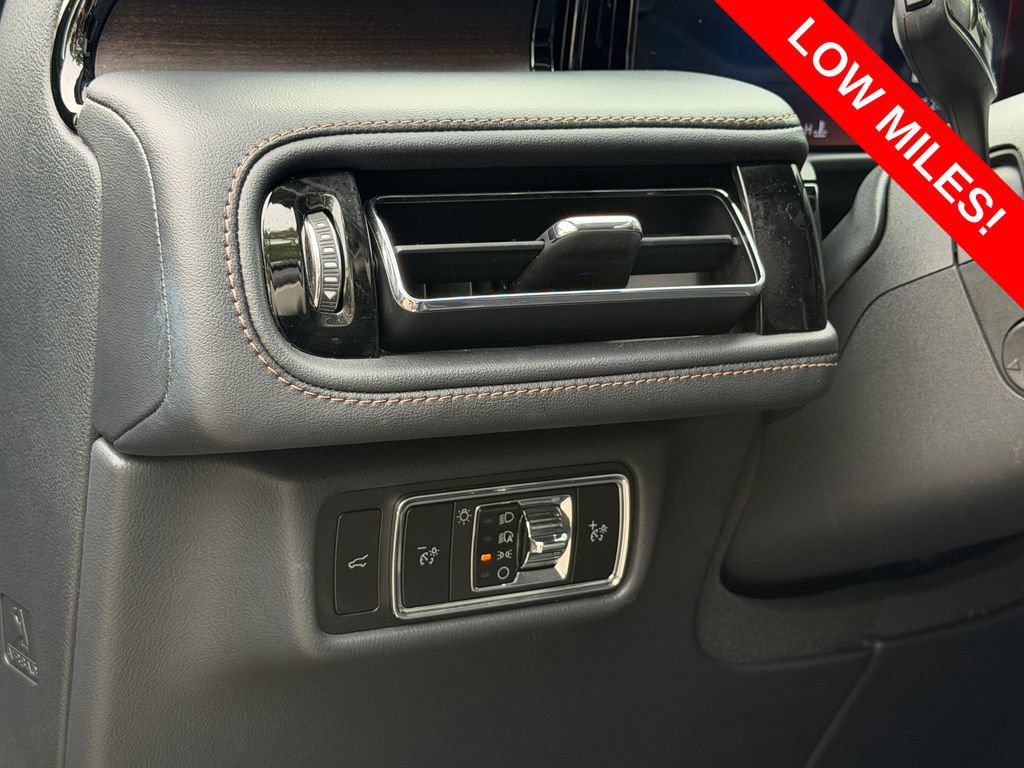 Used 2025 Lincoln Aviator Reserve AWD/4WD image 29