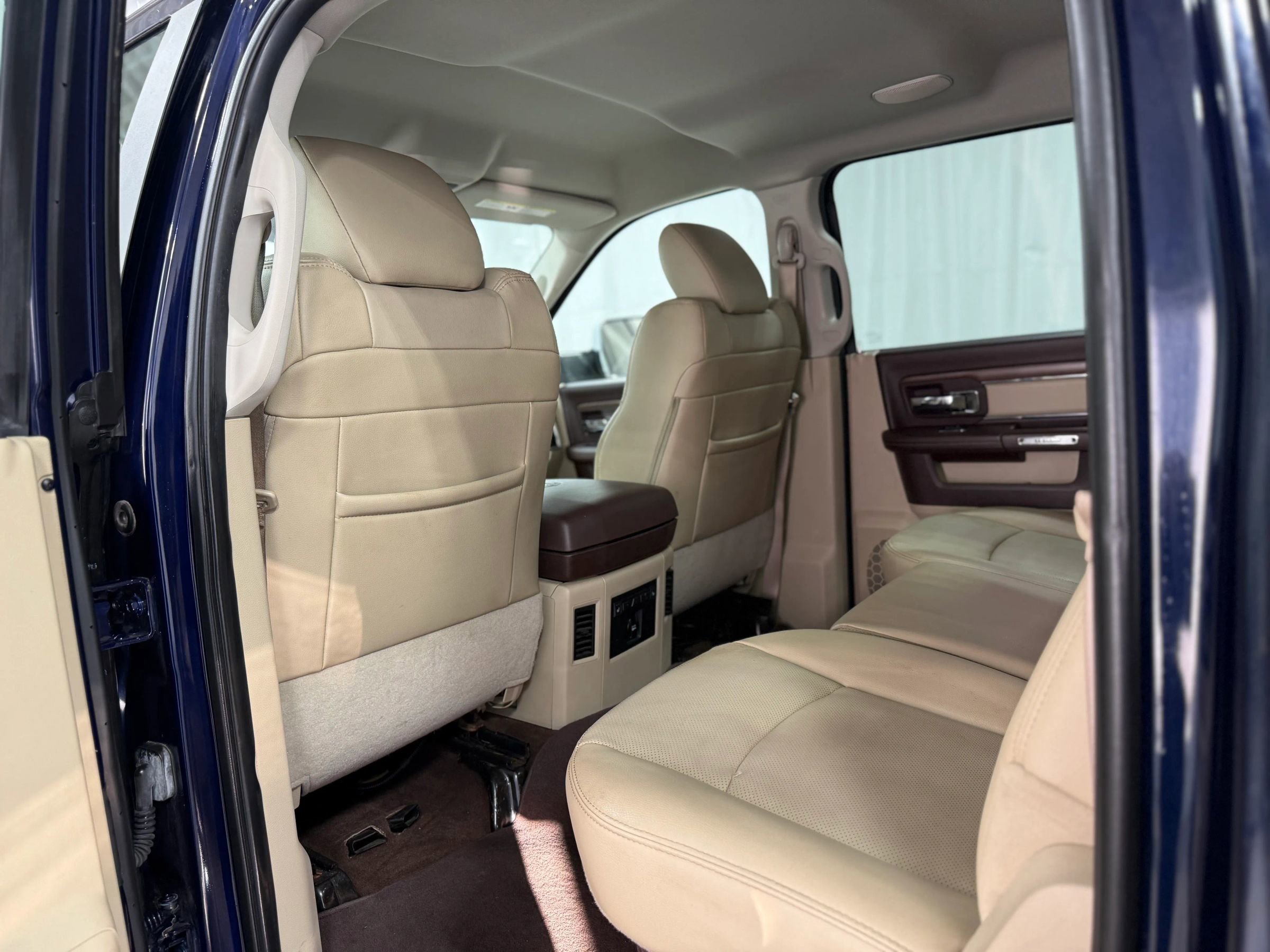 Used 2016 RAM 1500 Laramie image 31