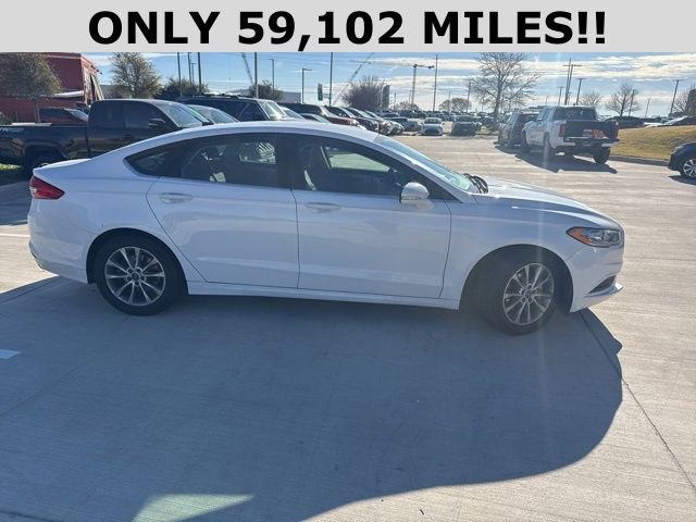 Used 2017 Ford Fusion SE image 2
