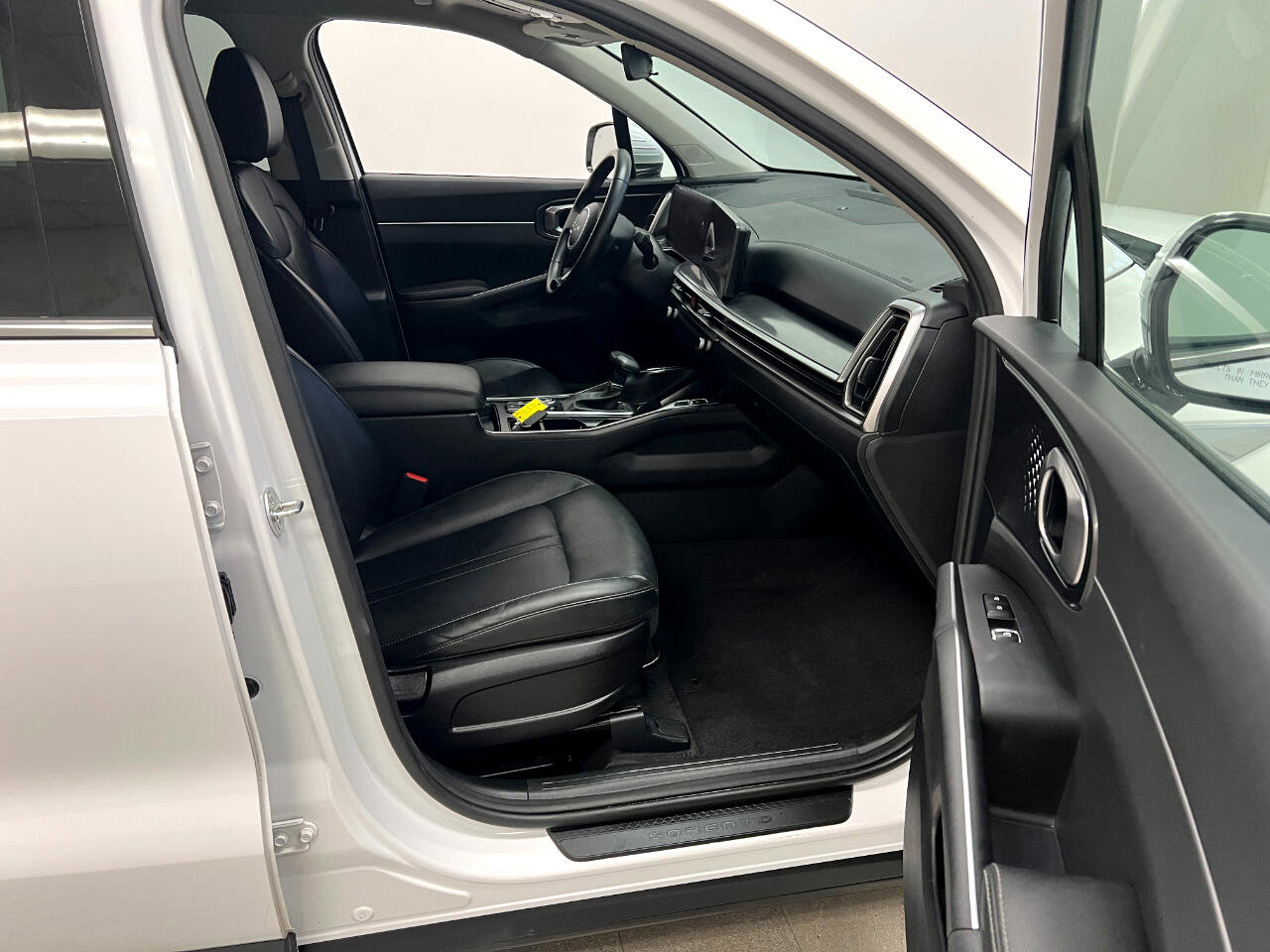 Used 2024 Kia Sorento S image 23