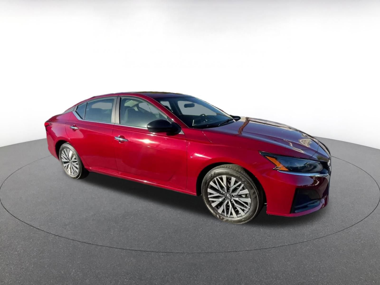 Used 2025 Nissan Altima 2.5 SV image 2