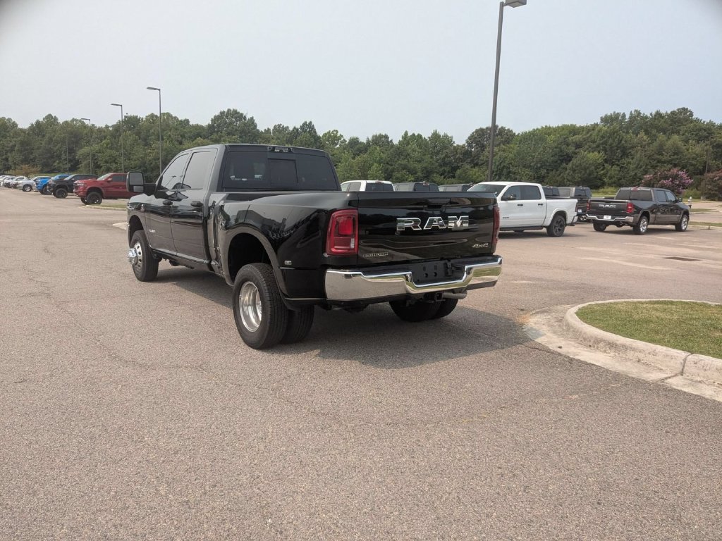 New 2026 RAM 3500 Big Horn AWD/4WD image 3