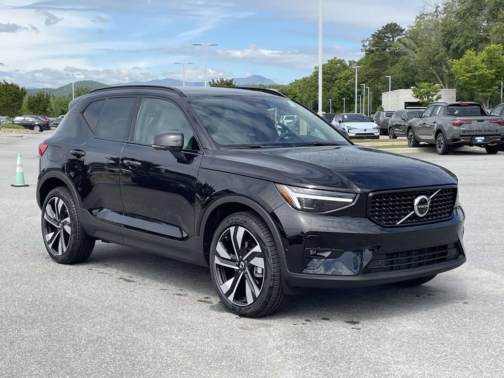 New 2026 Volvo XC40 B5 Plus w/ Protection Package Premier