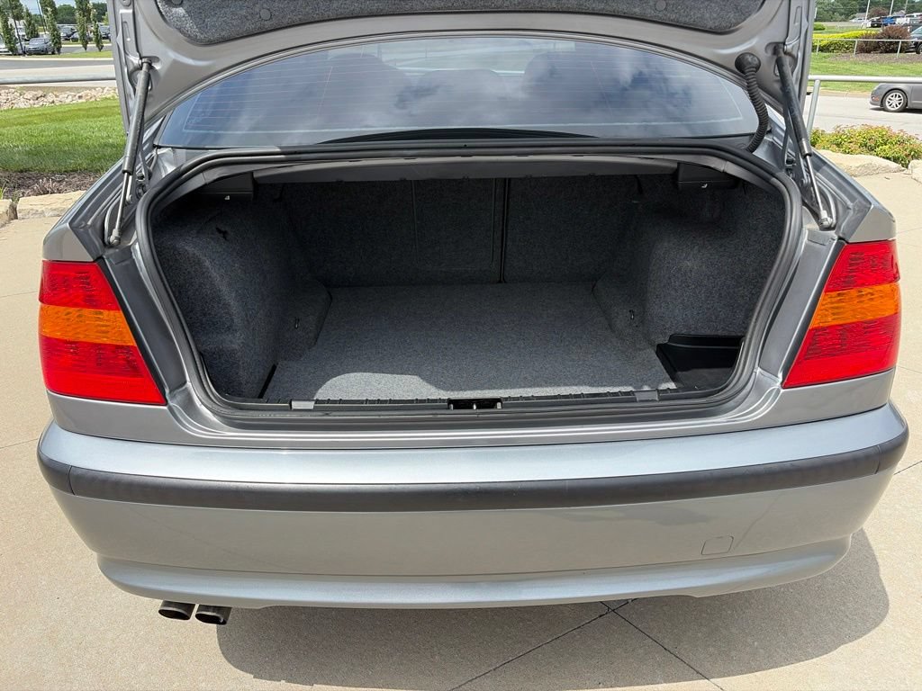 Used 2004 BMW 325i Sedan RWD image 45