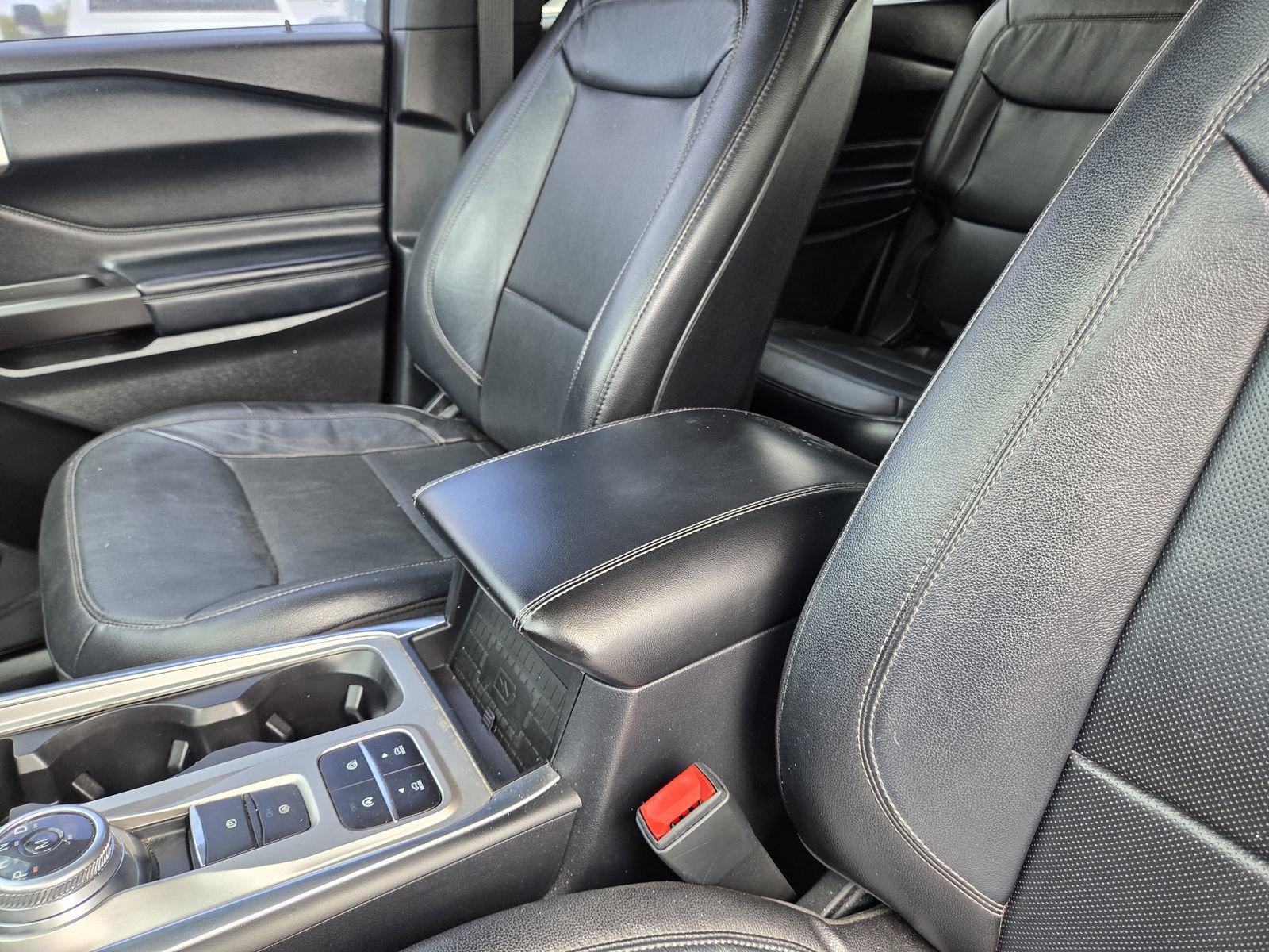 Used 2020 Ford Explorer Limited RWD image 25