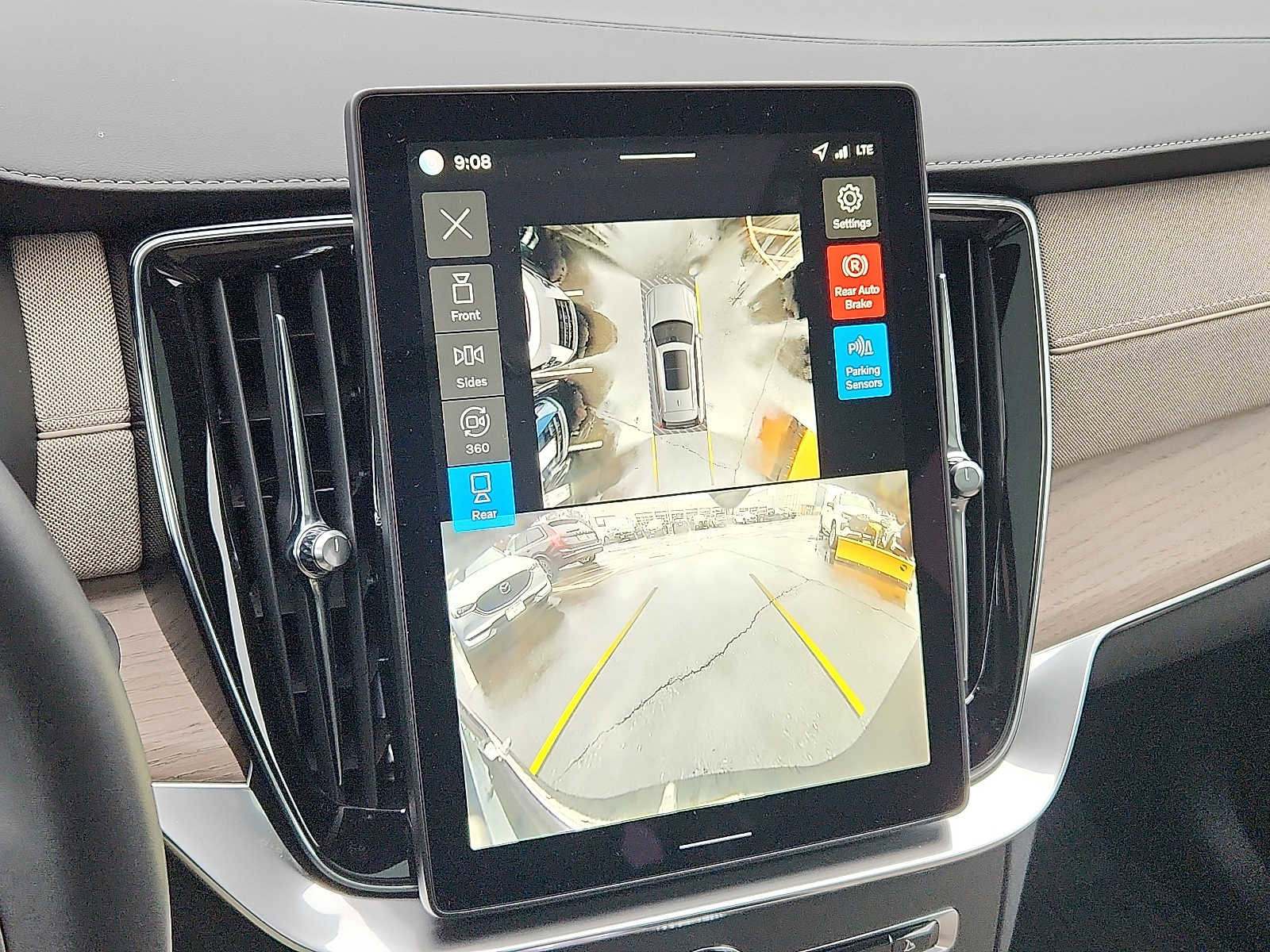 Used 2026 Volvo XC90 B6 Ultra w/ Lounge Package image 15