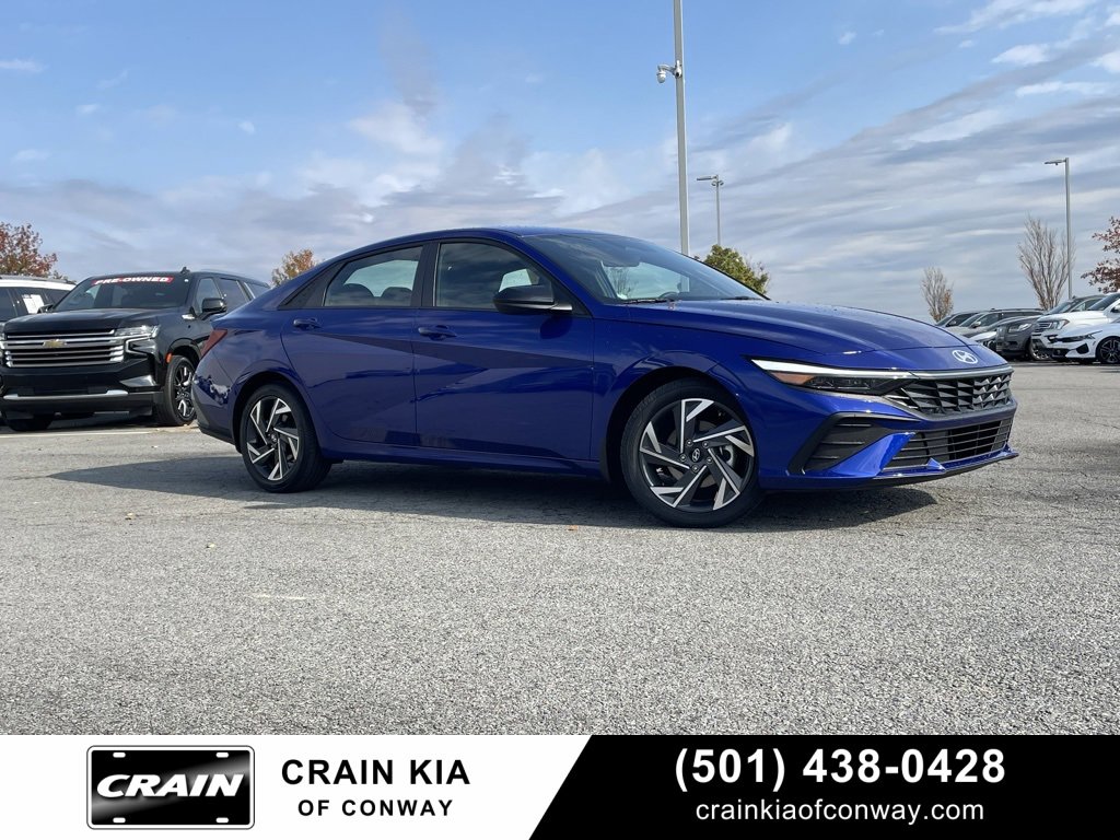Used 2025 Hyundai Elantra Sport image 1