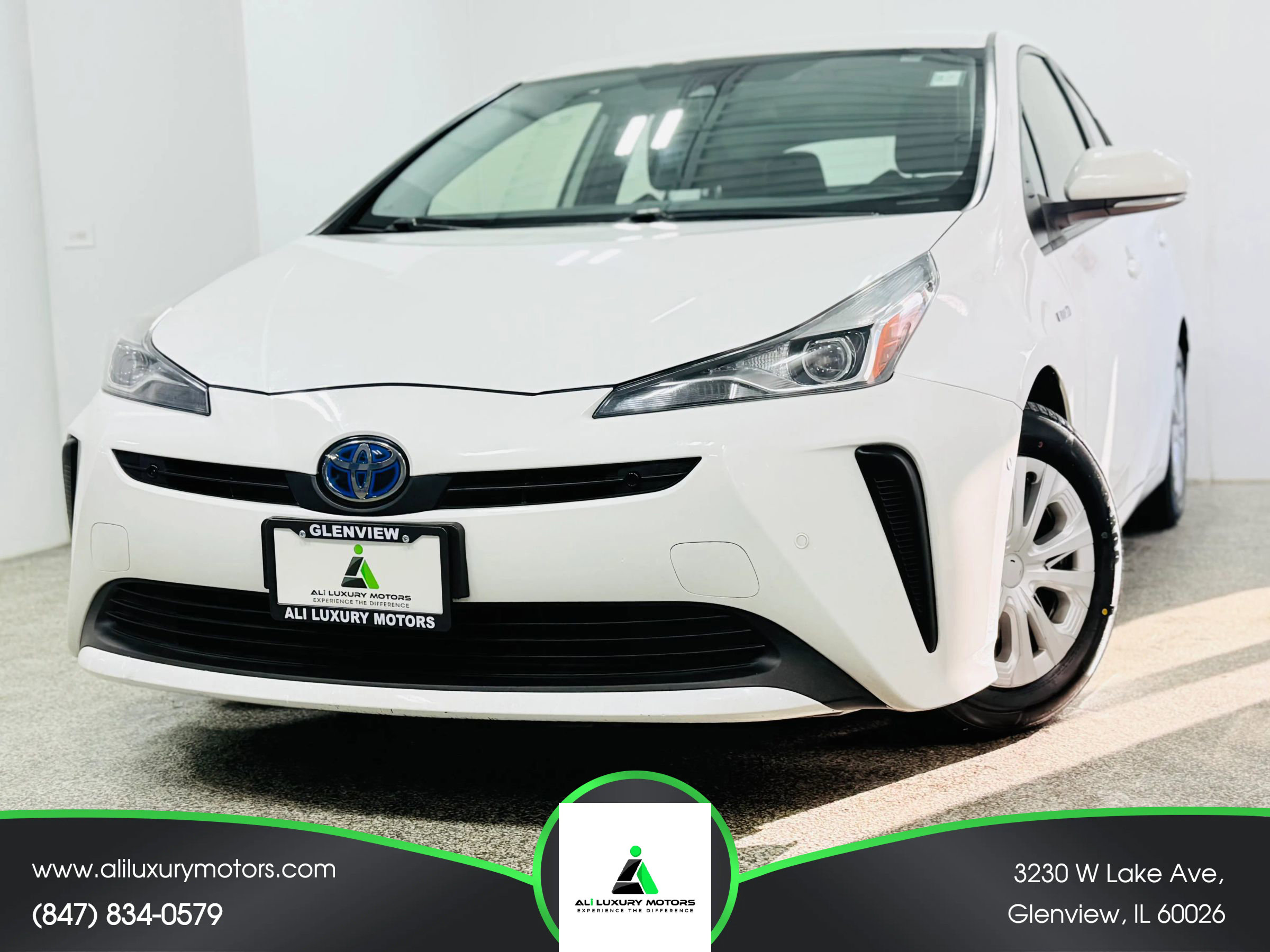 Used 2021 Toyota Prius LE image 1
