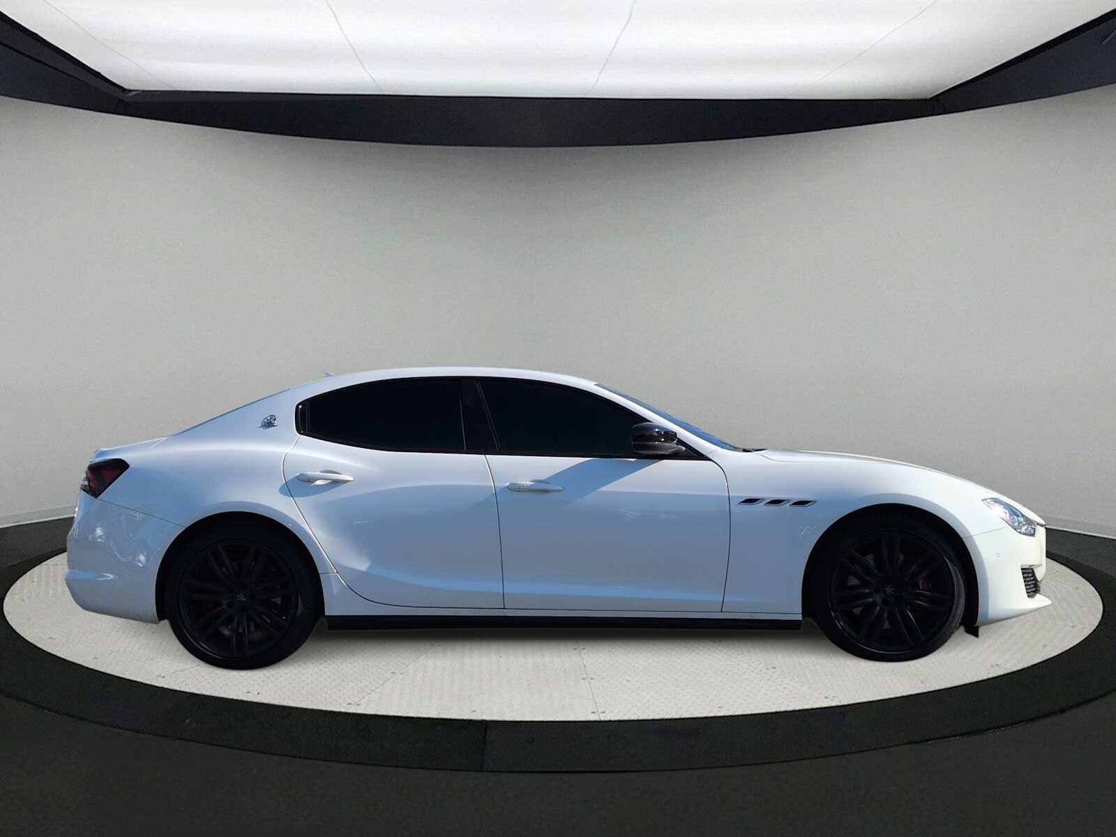 Used 2021 Maserati Ghibli S Q4 AWD/4WD image 9