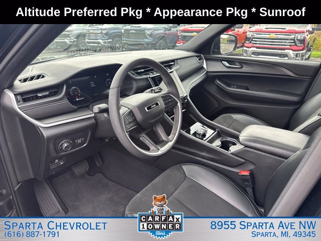 Used 2024 Jeep Grand Cherokee Altitude AWD/4WD image 17