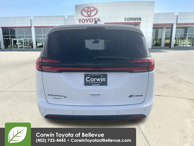 Used 2024 Chrysler Pacifica Select image 4