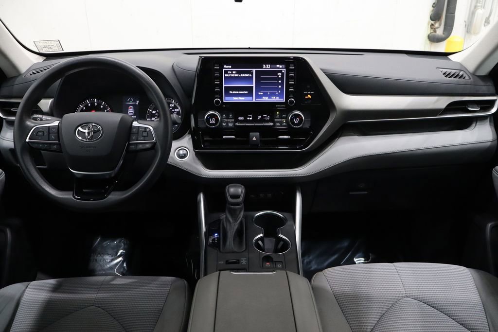 Used 2021 Toyota Highlander L image 29