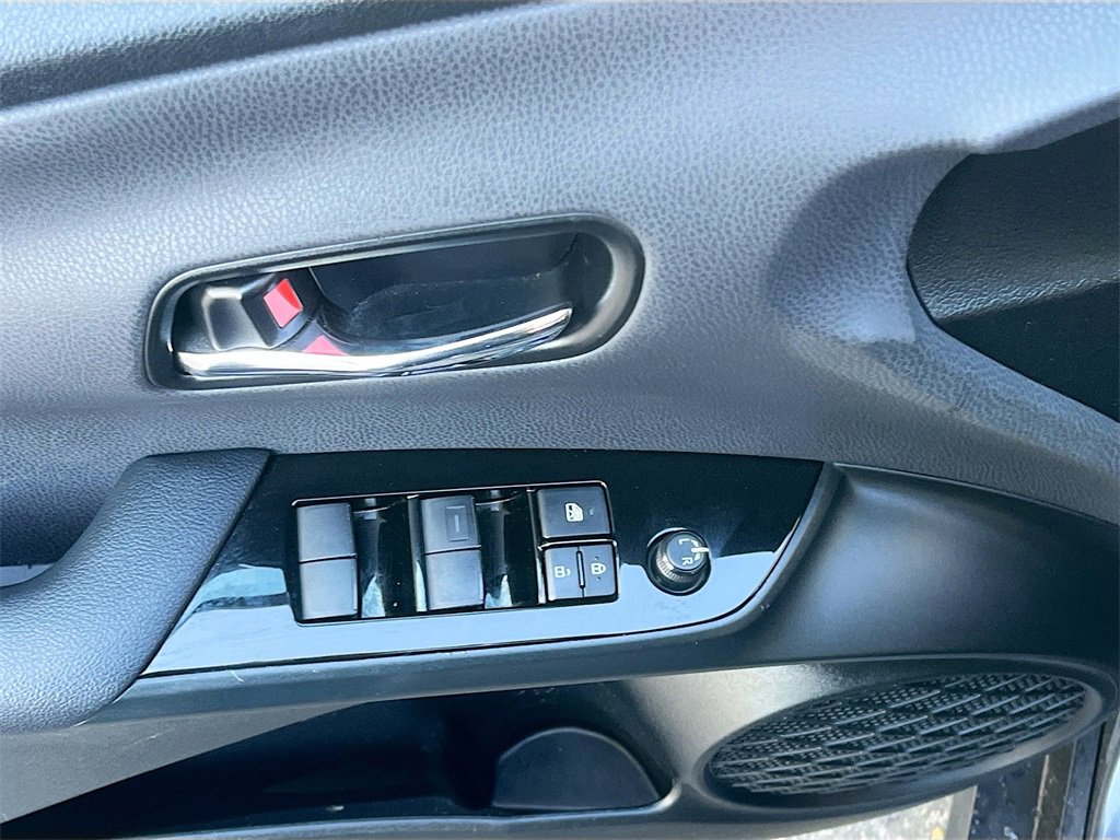 Used 2022 Toyota Prius image 18