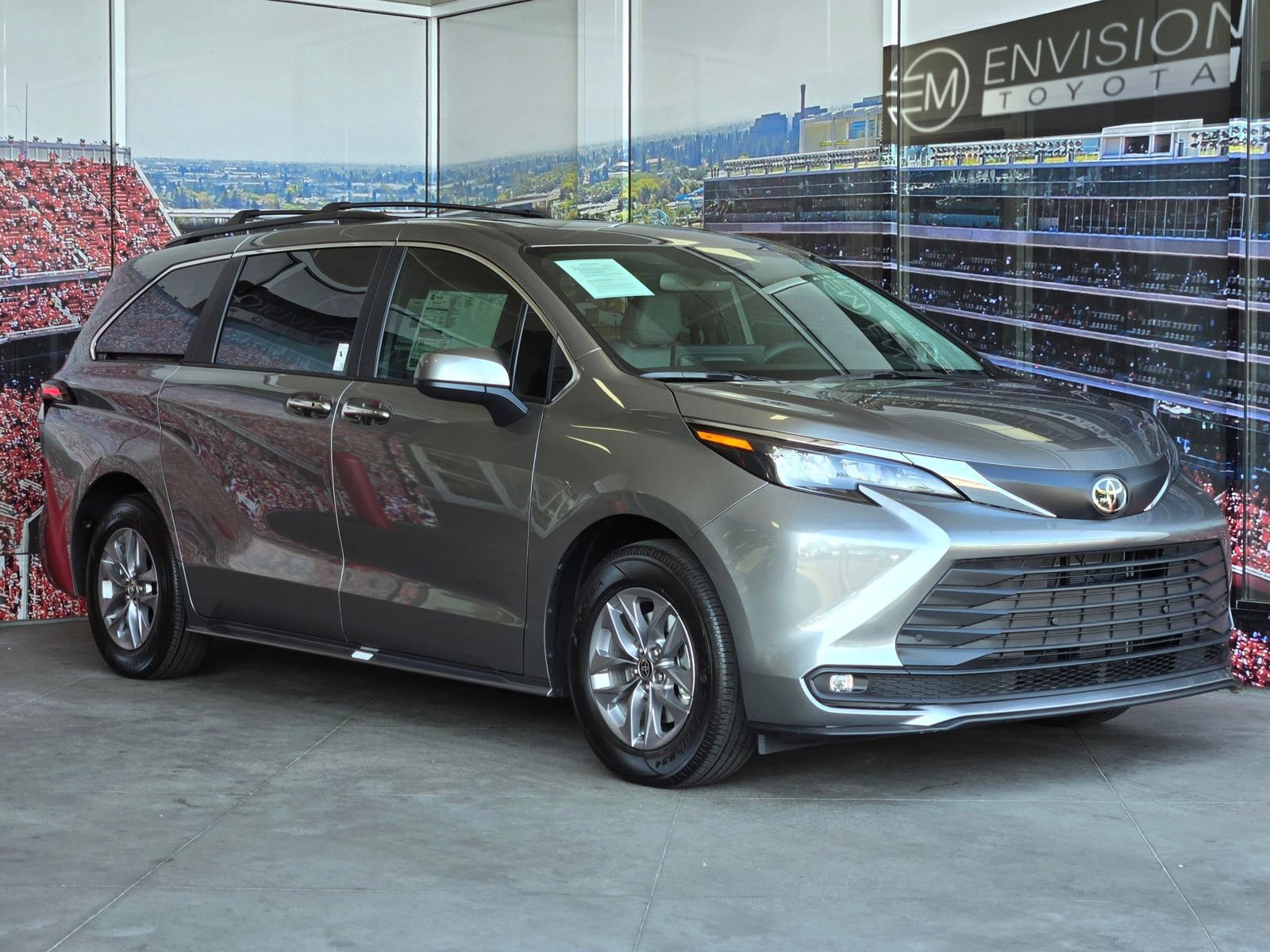 Certified 2026 Toyota Sienna XLE FWD image 1
